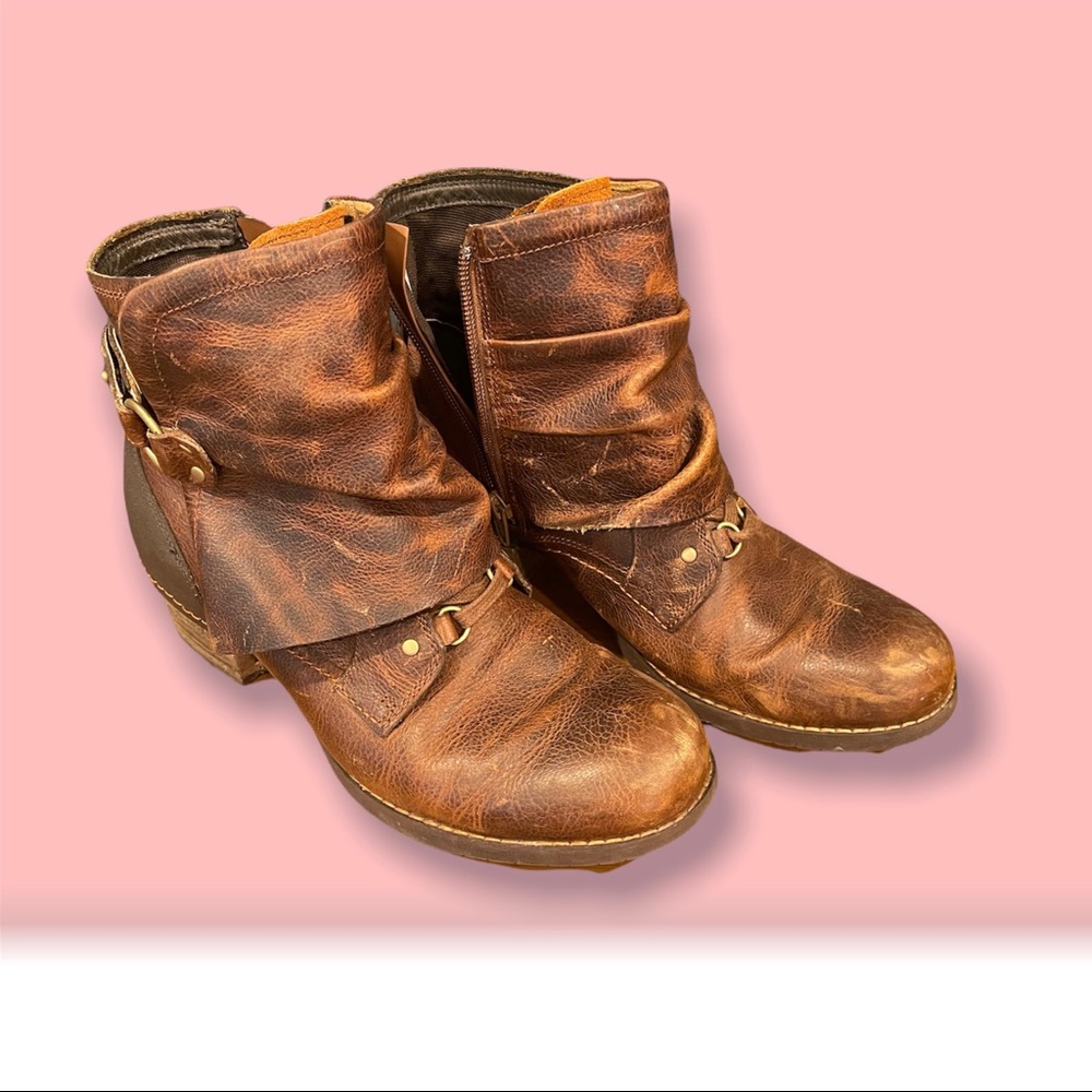 Merrell leather booties sz 9